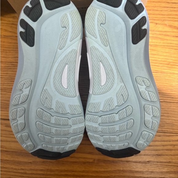 ASICS Women's GEL-KAYANO 31 Athletic Sneakers - Picture 3 of 6